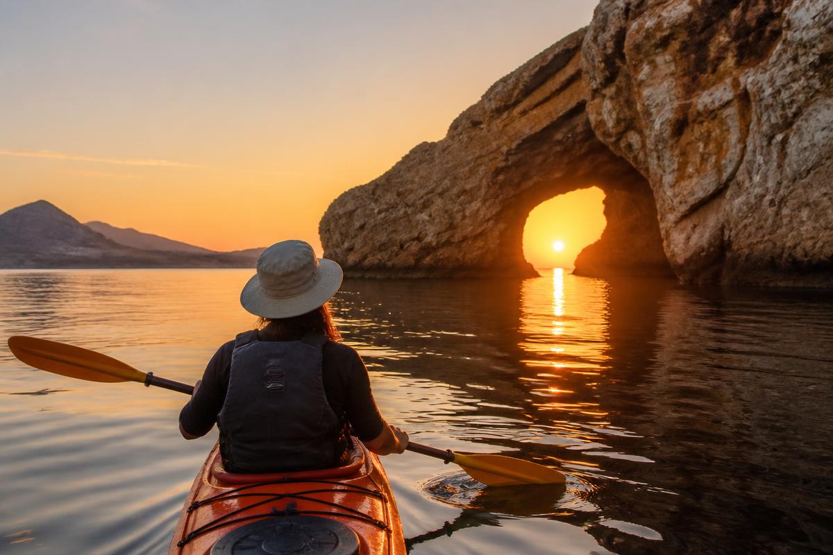 When is the best time to go kayaking in Jávea?